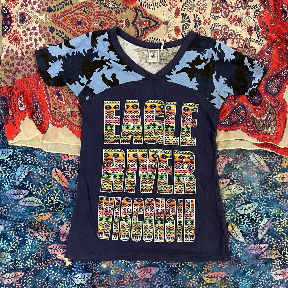 Exist Eagle River Wisconsin Tribal and Camo short sleeve raglan size Large